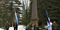 Eesti Vabariigi 103. aastapäeva mälestushetk Räpina ausamba pargis. Foto: Meriliin Vahesaar